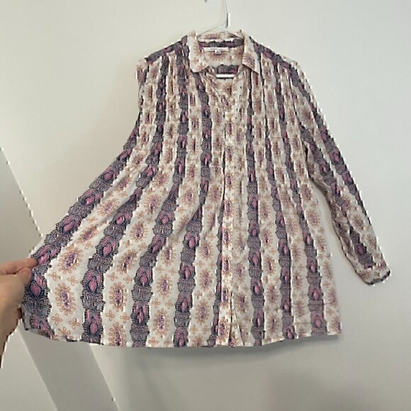 JANE AND DELANCEY White Navy Geometric Striped Pintuck Pleated Button Down Tunic - Picture 7 of 12